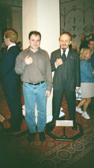 Я и вождь, Madame Tussaud's, London, Jun 7-18, 2001